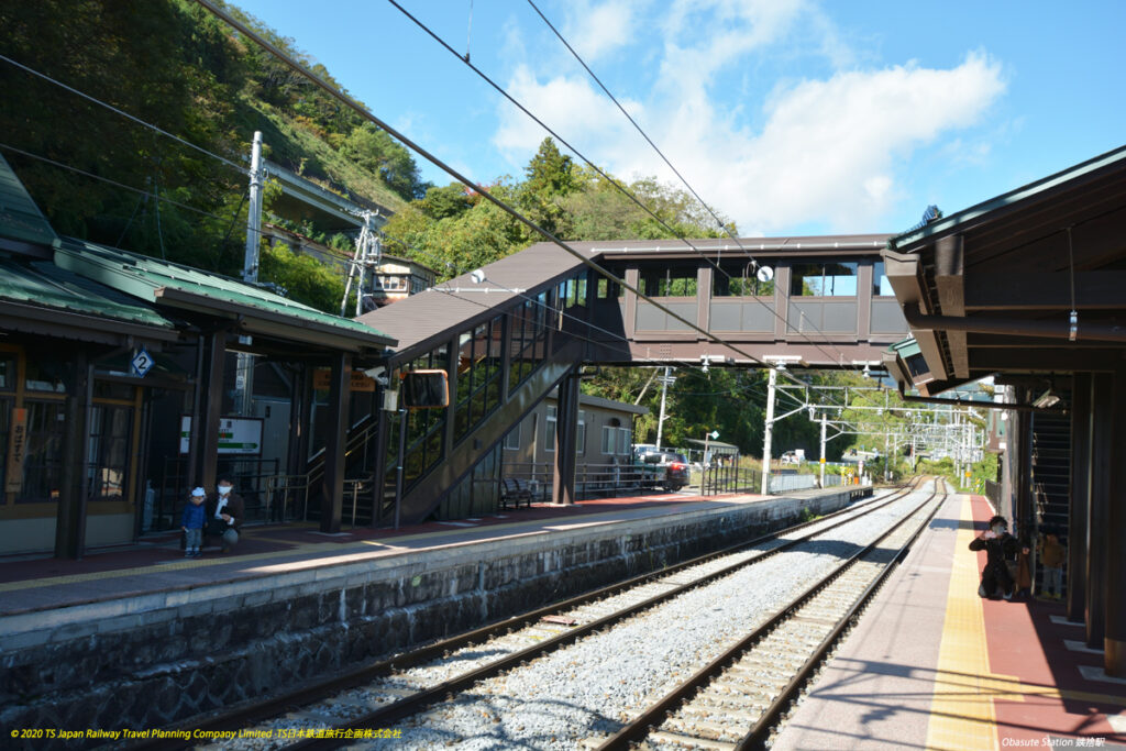 Obasute Station looking towards the end of the reversing Line