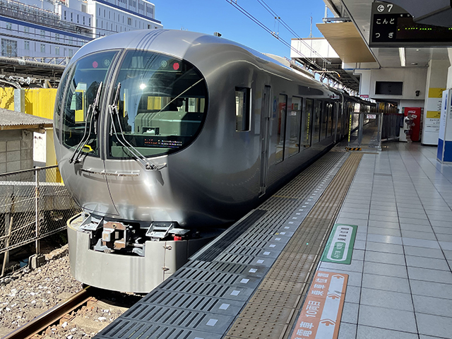 Seibu 001系 Laview at Ikebukuro