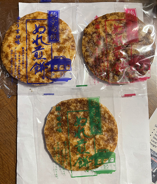 Choshi dentetsu is famous for its Nure Sembei or Wet Sembei. The company produces several varieties