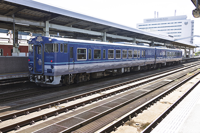 JR West's Ametuchi Tourist Train at Tottori