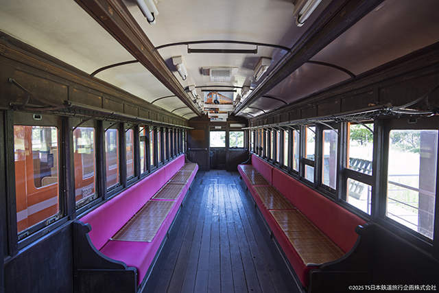 Bataden Preserved DeHaNi50 series at Taisha Mae Station (Internal view)