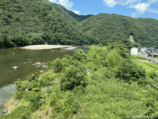 Hakubi Line Scenery Takhashi River