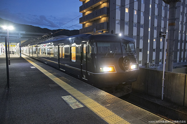 West Express Ginga (117系 - M117) at Kainan