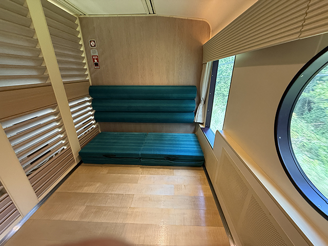 West Express Ginga - Family Room