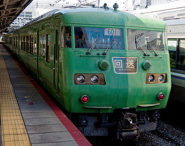 JR West 117系 EMU (unit S6) at Kyoto in November 2011