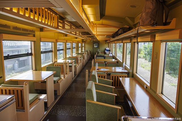Interior of Car 1 "00のはなし" OOnohanashi