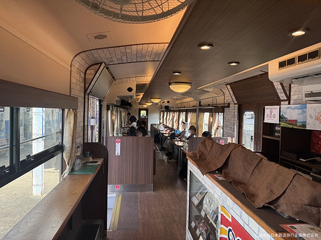 Interior of Car 2 "00のはなし" OOnohanashi